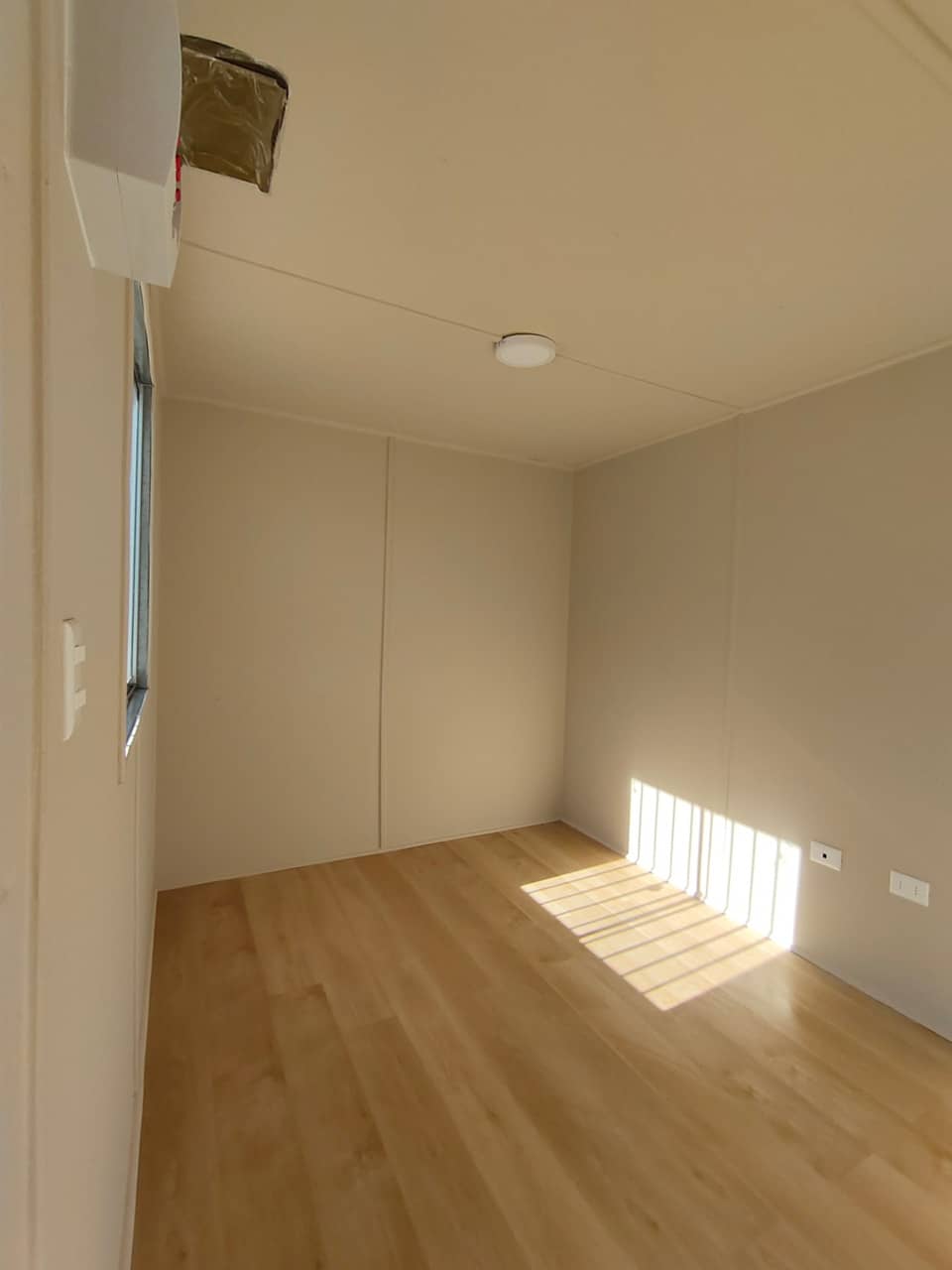 Módulo Escritório com Casa de Banho – 20 Pés (Ref: 1101)